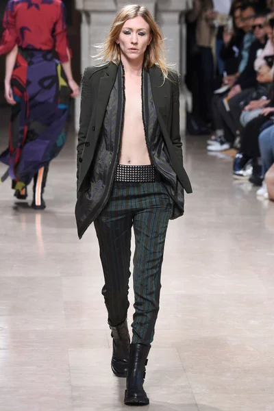 Look 25